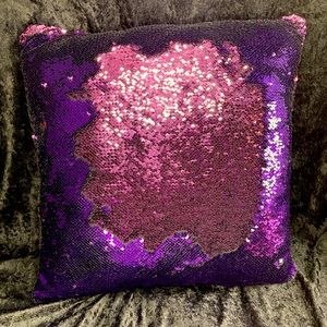 Throw pillow